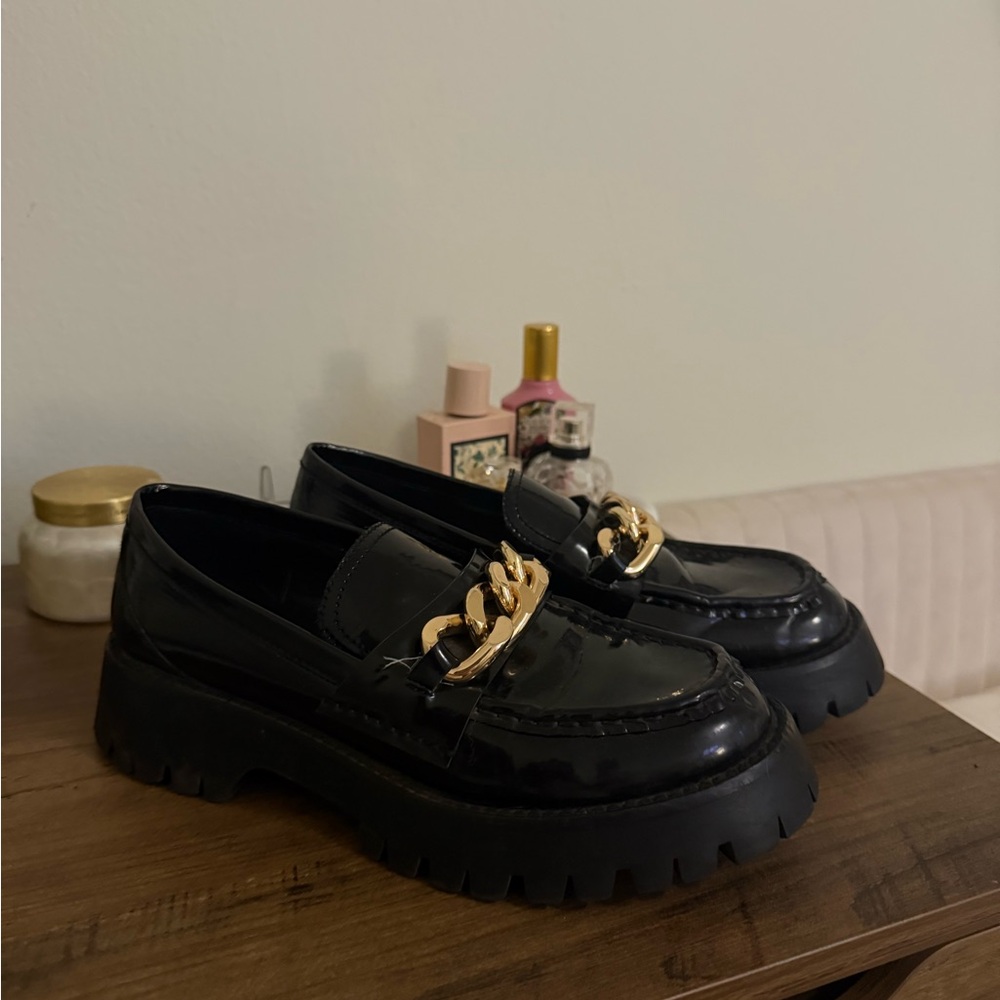 Jeffrey Campbell Chunky Loafers with
Gold Chain Detail